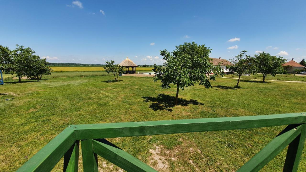 Bed and Breakfast Tisza White House Tiszaszolos Zewnętrze zdjęcie
