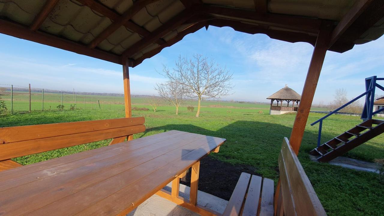 Bed and Breakfast Tisza White House Tiszaszolos Zewnętrze zdjęcie
