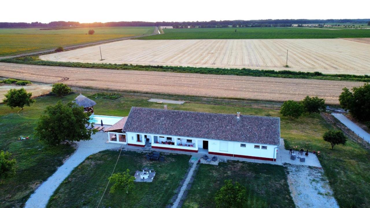 Bed and Breakfast Tisza White House Tiszaszolos Zewnętrze zdjęcie